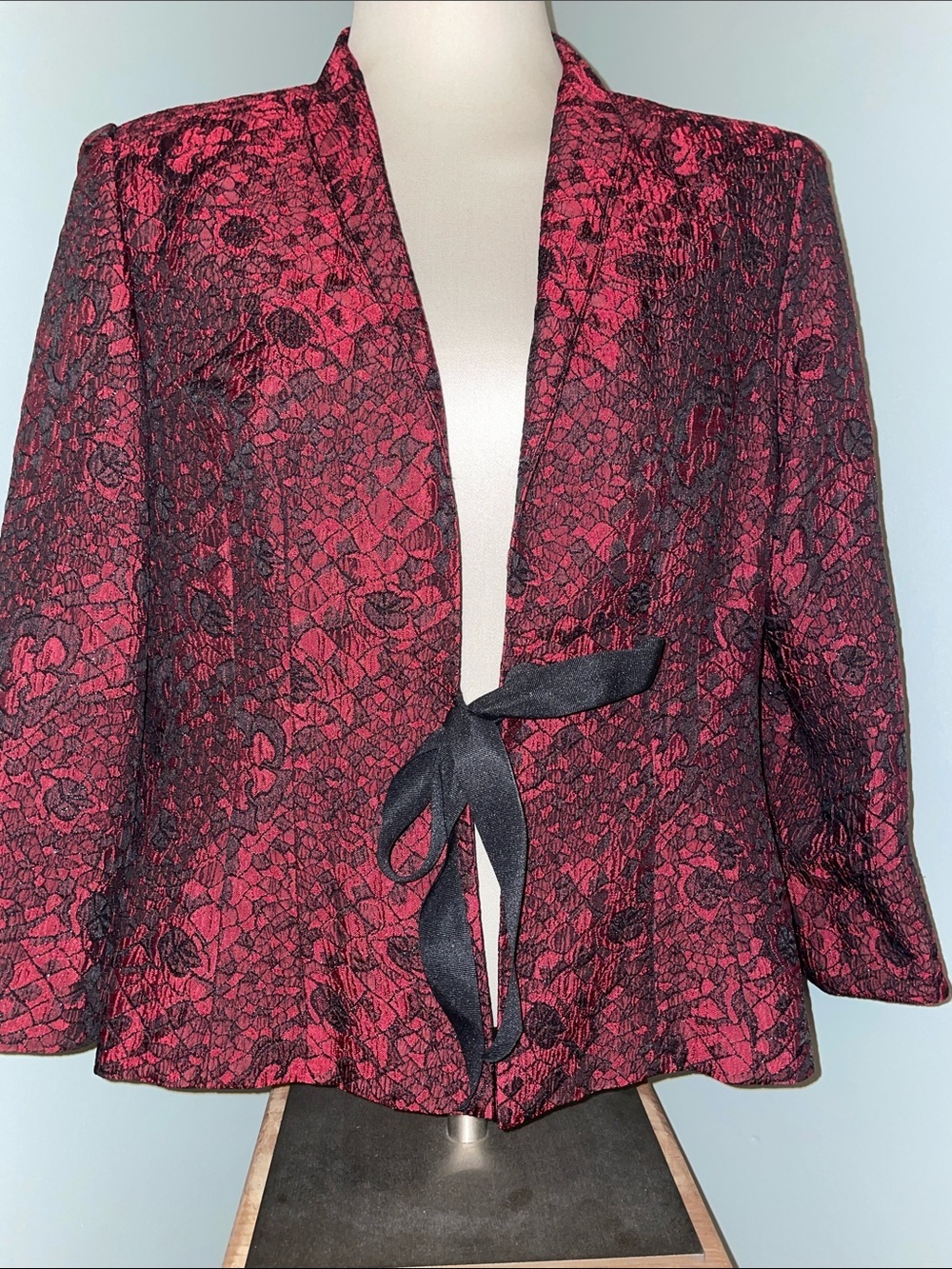 Studio 17 Black & Red Evening Jacket with tie waist. Lined. Size 16. 3/4 Sleeve